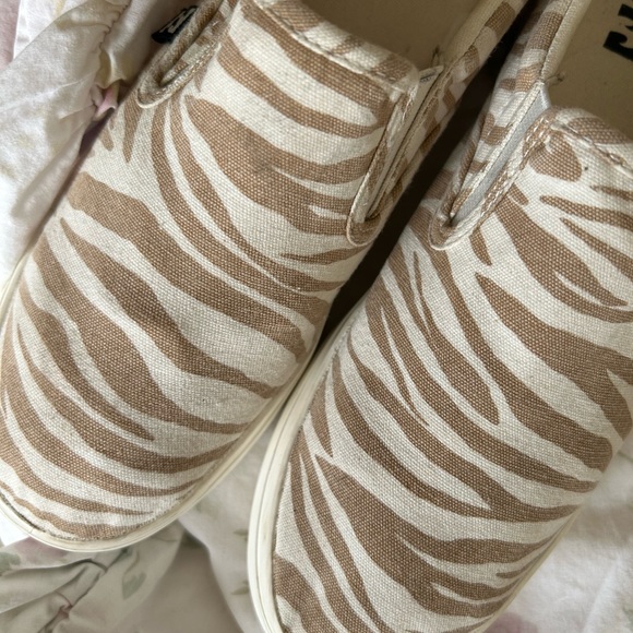 Billabong Womens Makena Slip On Sneaker Size US 7 - Picture 3 of 9